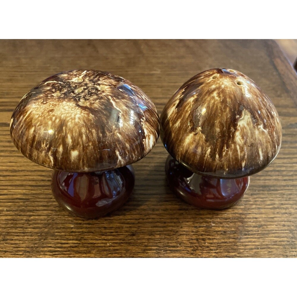 Vintage Hull Brown Drip Mushroom Salt & Pepper Shakers Speckled Glaze MCM
